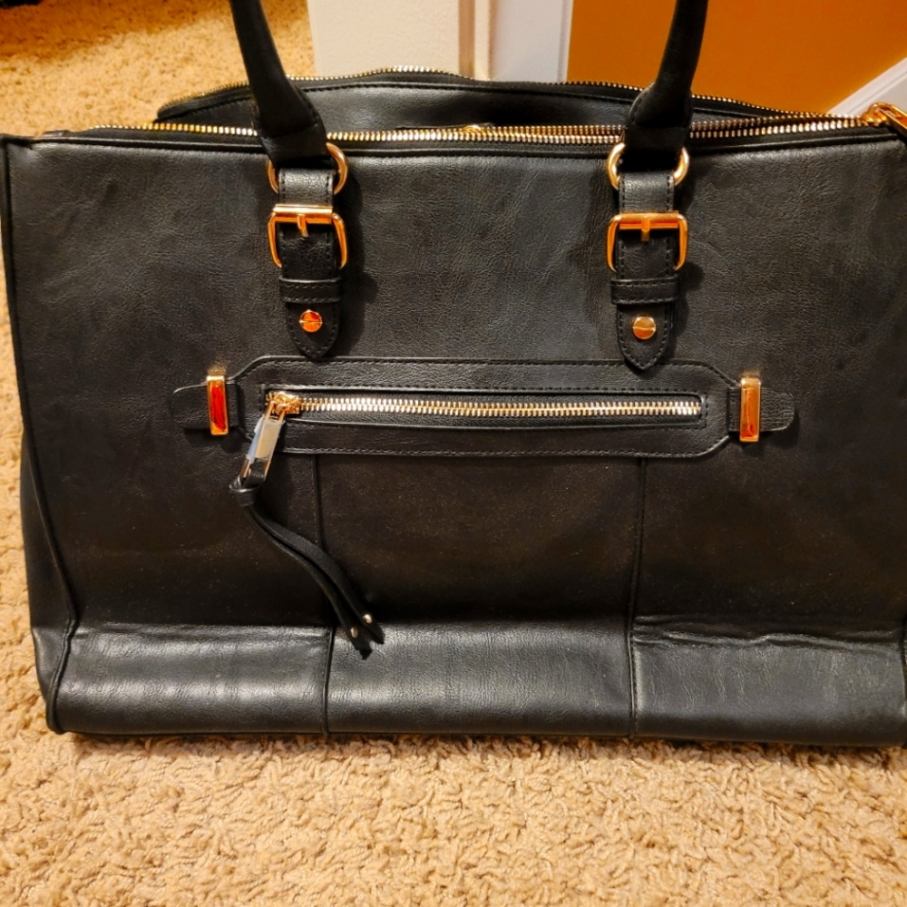 $10 IF PURCHASED WITH ANY OTHER ITEM IN MY CLOSET **Black Large ALDO bag